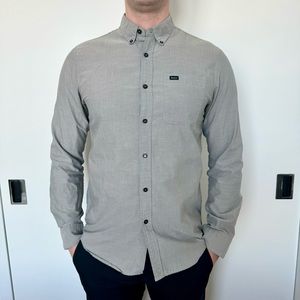 RVCA Gray Button Down Shirt Slim Fit Wrinkle Resistant Surfer Skater Y2K Minimal